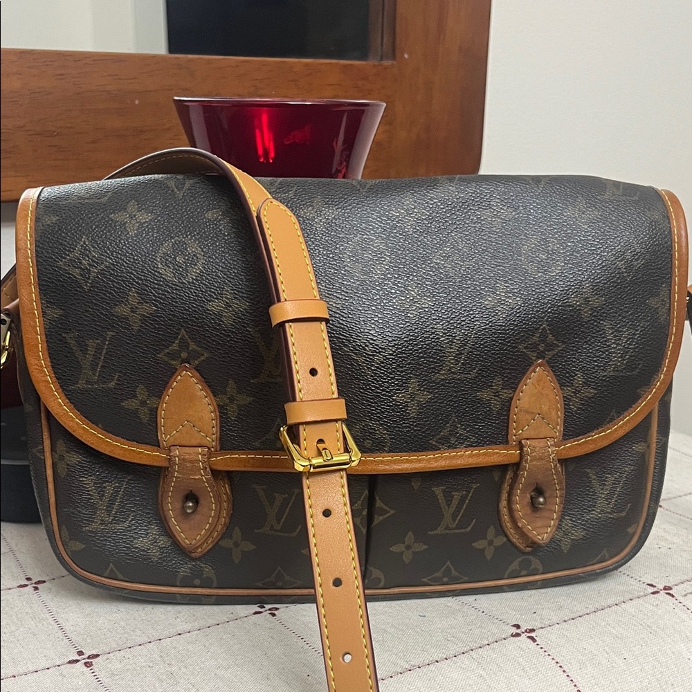 Louis Vuitton Gibeciere Crossbody unbranded vachetta strap new trim and tabs